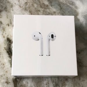 Apple AirPods with Charging Case